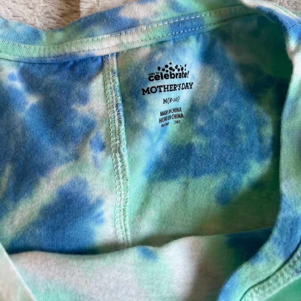 💛🦢5 FOR $10!!! 🦢💛 Mom Vibes tie dye tee - Picture 4 of 4